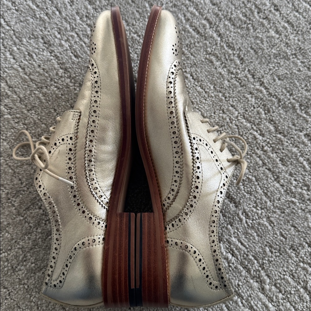 Banana Republic Metallic Leather Brogue Oxfords | Size 9 | Polished Neutral Flat - Picture 4 of 9